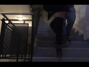Scopata sulle scale del condominio da vicino di casa