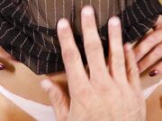 Marito permette all'amico di toccarmi