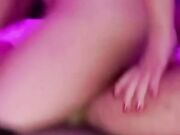 Moglie cuckold cavalca giovane toro