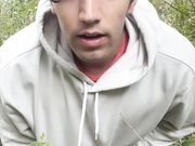 Andrea Rosati si spoglia al parco e dice a tutti chi è