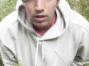 Andrea Rosati si spoglia al parco e dice a tutti chi è