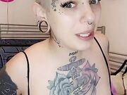 Scopiamo questa patatina mentre ti fai una bella sega