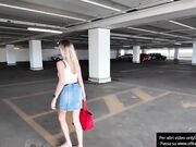 Milf italiana fa la porca al centro commerciale