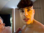 I 2 fratelli scopano la biondina