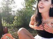 Esibizionismo in vacanza beccate da alcuni ragazzi