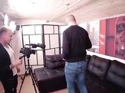 Backstage anale con bionda scopata in DO