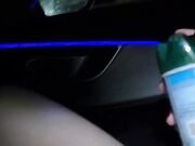 Che brava con una bottiglia in fica in auto