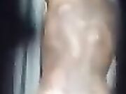 Moglie romana ripresa nuda in bagno