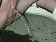 Piscio all'aperto davanti a mio marito