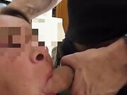 Sborra in bocca alla moglie dl cornuto davanti a lui