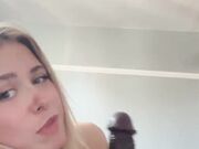italiana sega un cazzo nero finto su instagram