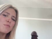italiana sega un cazzo nero finto su instagram