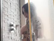 Al3x nuda in doccia OF