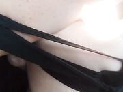 Milf si fa palpare le tette in macchina amatoriale