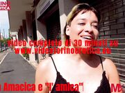 Amacica lesbica con la sua amica porca