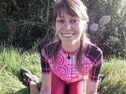 Pompino tra i cespugli a sconosciuto Milf italiana