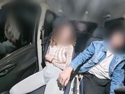 Scopami in macchina davanti ai guardoni