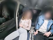 Scopami in macchina davanti ai guardoni