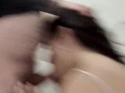 Pompinara amatoriale in bagno