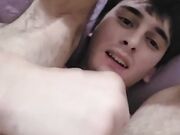 18enne si diverte con un dildo