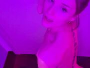 Gaja Bertolin succhia un dildo e si masturba OF