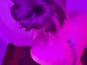 Gaja Bertolin succhia un dildo e si masturba OF
