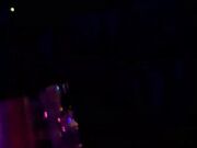 In discoteca in autoreggenti e minigonna senza mutande