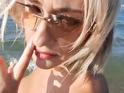Milf italiana esibizionista al mare