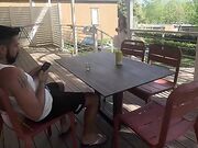 Il marito in piscina e lei si fa inculare dall'amico
