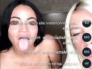 Influencer provano una live lesbo per i fans