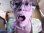 Milf scopata in camper a pecorina con crampie