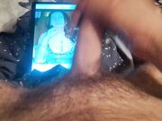 Sborro su valeria la mamma troia del mio amico...