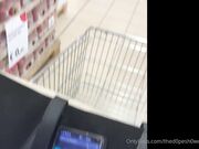 Al supermercato moglie esibizionista