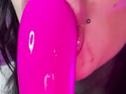 Fishball succhia un dildo