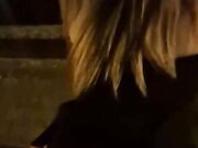 Flash fidanzata in strada e scopata a pecorina