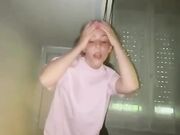 Alessandra la troia lecca le palle e succhia il cazzo