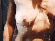 Moglie sotto la doccia amatoriale