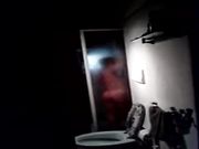Moglie filmata di nascosto sotto la doccia
