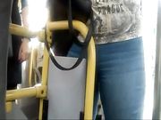 Ragazza 20 enne filmata sul bus di nascosto