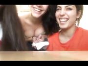 Tre amiche italiane su periscope fanno le porcelle