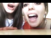 Tre amiche italiane su periscope fanno le porcelle