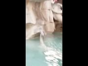 Macchè sirena ah cozza! Nuda nella fontana a Roma