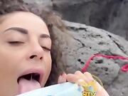 Influencer italiana si masturba in pubblico