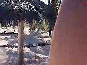 Topless italiana al mare