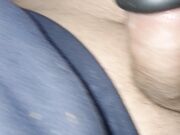 Ragazzo di 20 anni si masturba con il suo vibratore