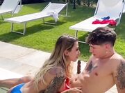 Si fa giovane bagnino in piscina
