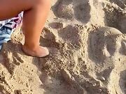 Coppia esibizionista si masturba in spiaggia