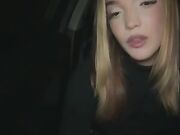 Tienimi i capelli mentre spompino che mi piace