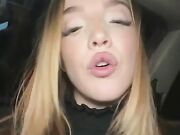 Tienimi i capelli mentre spompino che mi piace