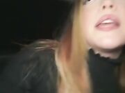 Tienimi i capelli mentre spompino che mi piace